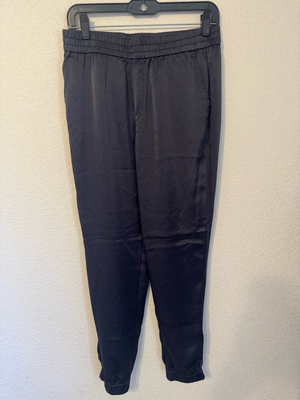 Banana Republic Satin Jogger Pants Black Women’s Size 8 Elastic Waist Ankle